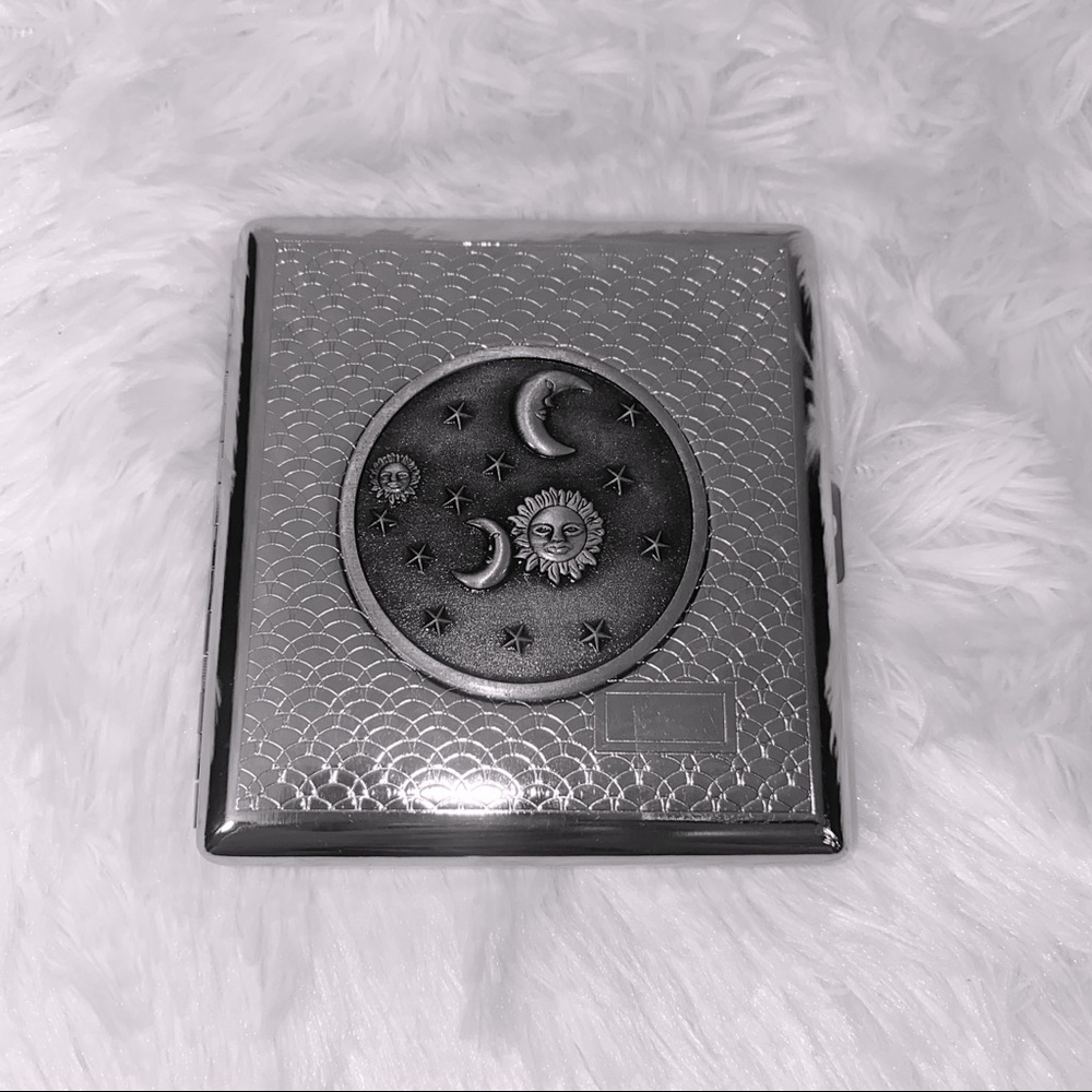 Elegant metal cigarette case